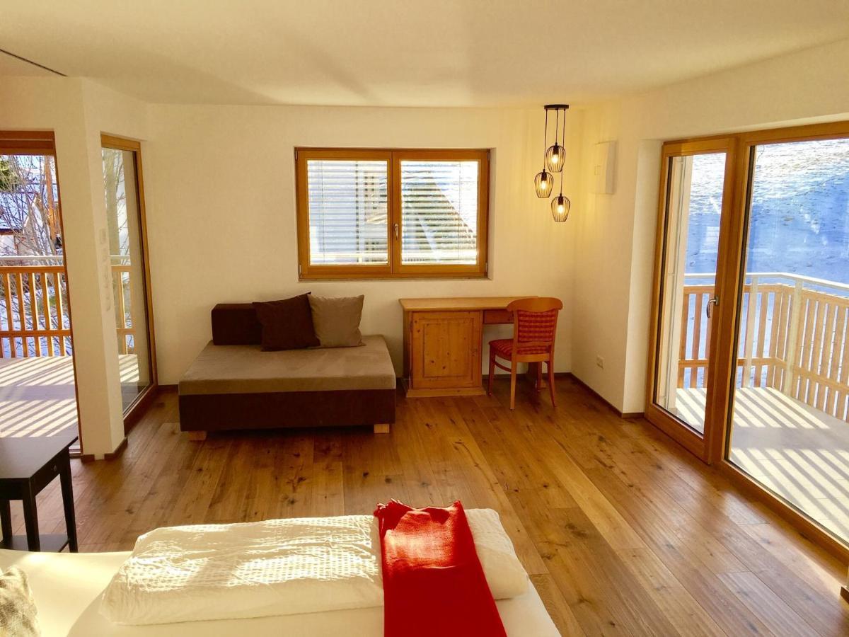 מרנזה Hotel Kristall מראה חיצוני תמונה